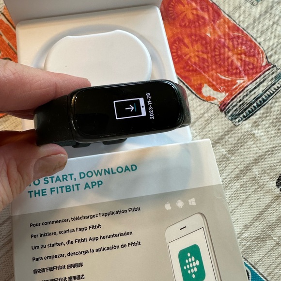 Fitbit inspire HR. Black two sized bands - Picture 6 of 7